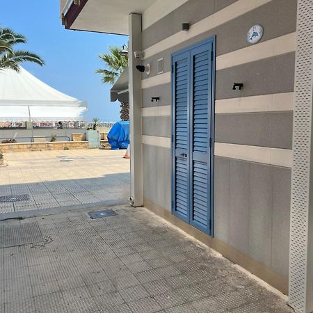Al Delfino Blu Hotel Margherita Di Savoia Bagian luar foto
