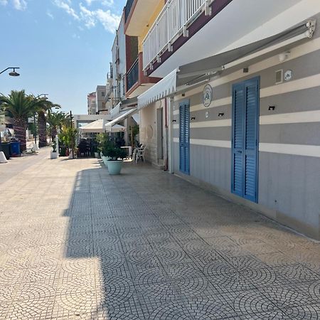 Al Delfino Blu Hotel Margherita Di Savoia Bagian luar foto