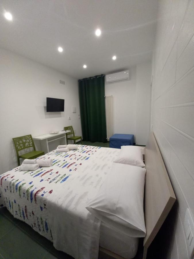 Al Delfino Blu Hotel Margherita Di Savoia Bagian luar foto